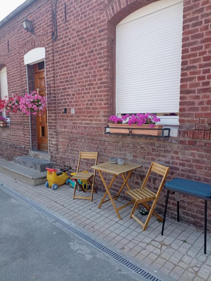Gite A La Ferme Chez Magali Escaudoeuvres Exterior foto